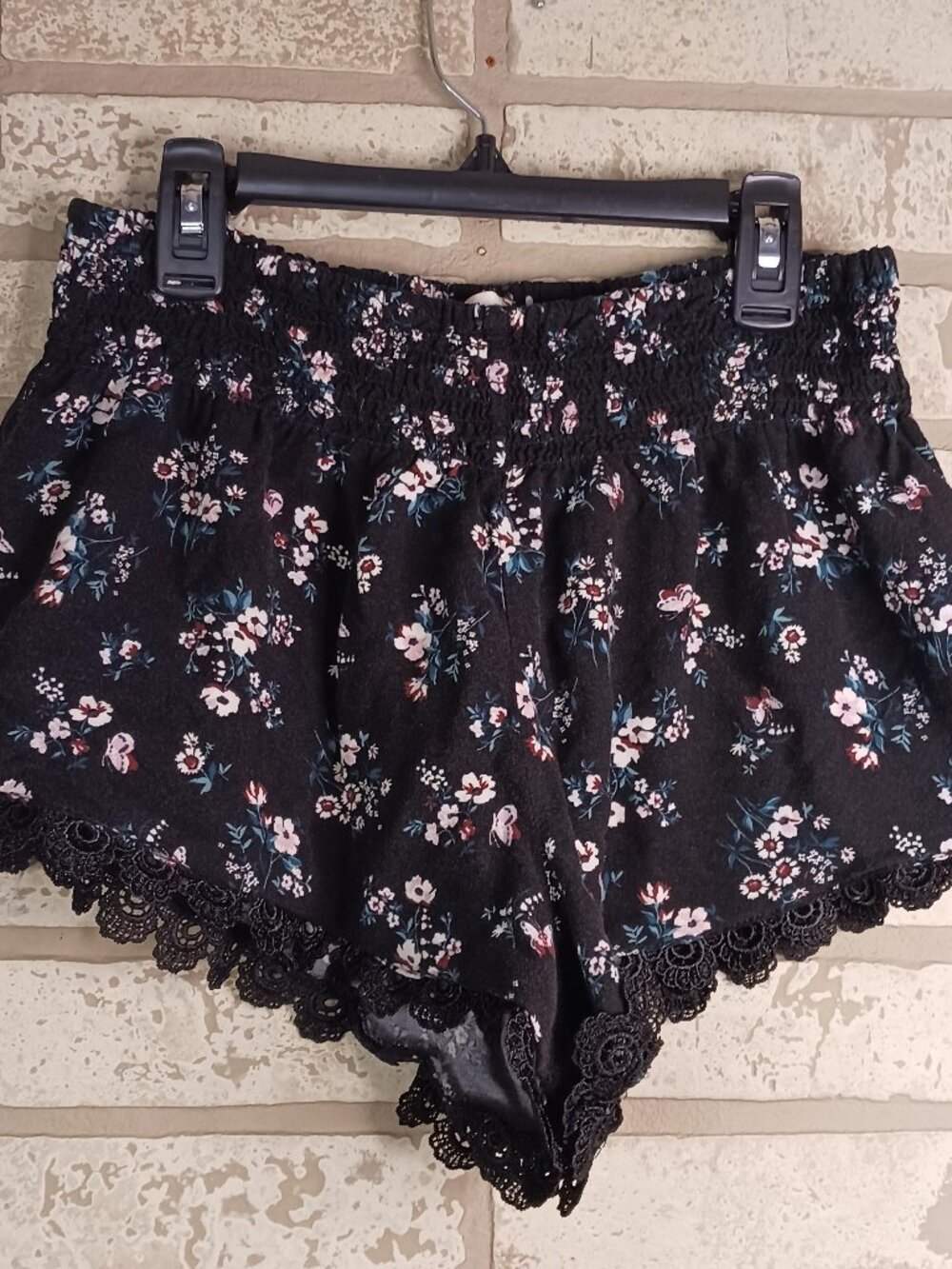 Shosho Womens Size Large Pajama Shorts Black Floral Lace Hem (Read)